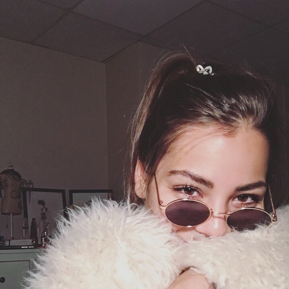 Meet your Posher, Christina - Picture 5 of 5